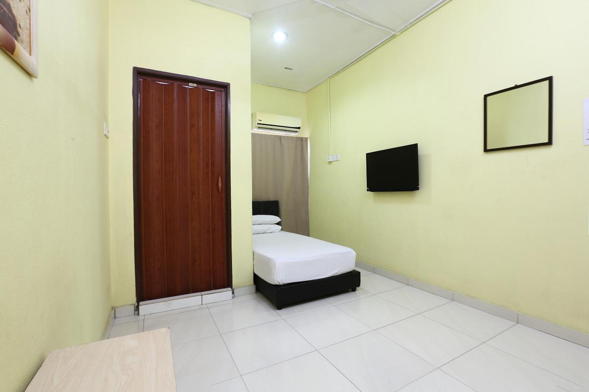 Oyo 89925 Innap Kota Bharu Kültér fotó